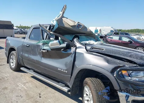 2019 Ram 1500 Laramie 4X4 5'7 Box из США, поврежденный, VIN 1C6SRFJT7KN526102